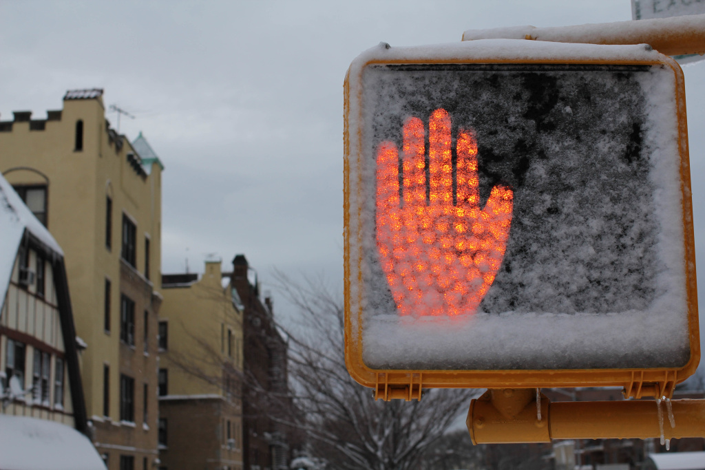 Зимний реагент: зачем нужен, чем лучше соли и как выбрать под ваш объект
